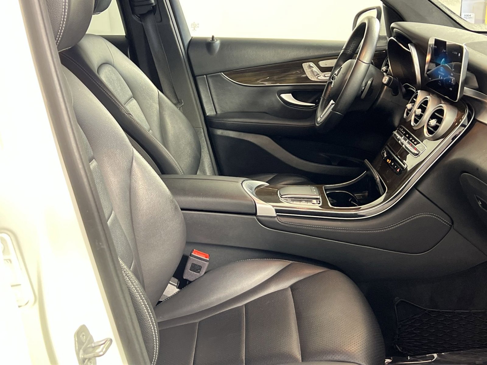 Used 2020 Mercedes-Benz GLC 300 4MATIC image 27