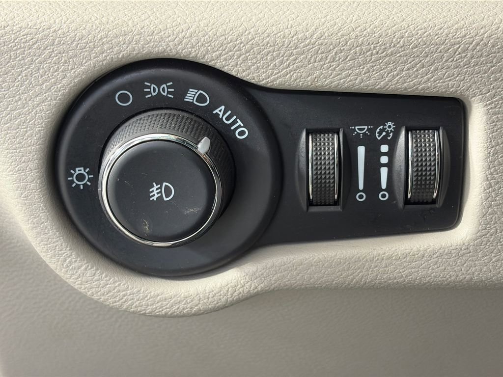 Used 2022 Chrysler Pacifica Touring-L FWD image 23