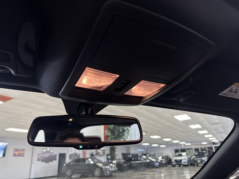 Used 2014 Dodge Challenger R/T RWD image 36