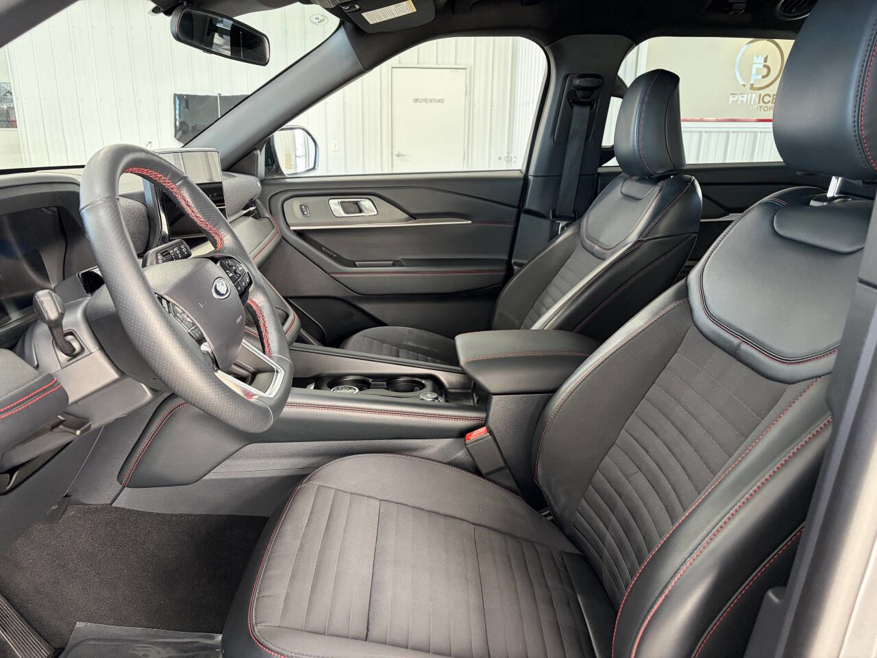 Used 2025 Ford Explorer ST-Line w/ ST-Line Street Pack image 10