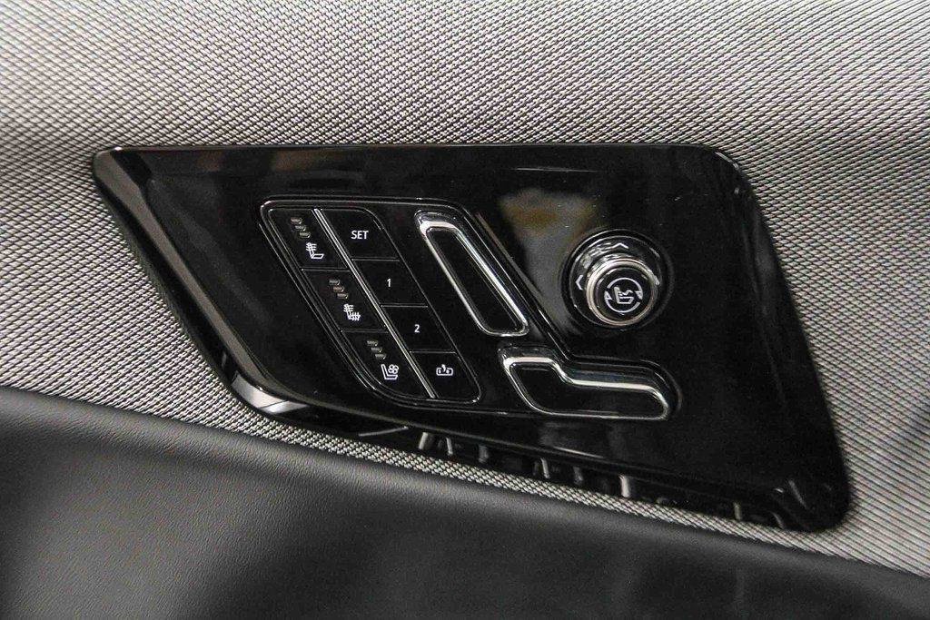 New 2025 Cadillac Optiq Sport 2 w/ LPO, Floor Liner Package image 27