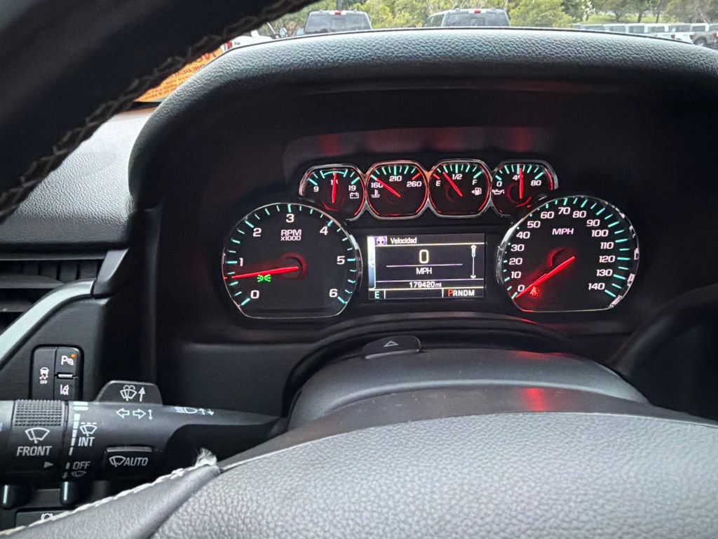 Used 2015 Chevrolet Suburban LTZ RWD image 3