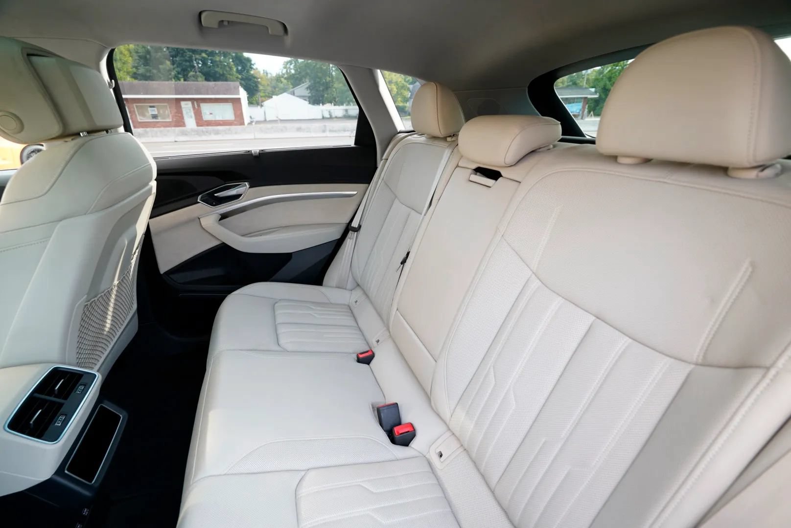 Used 2019 Audi e-tron Prestige AWD/4WD image 29