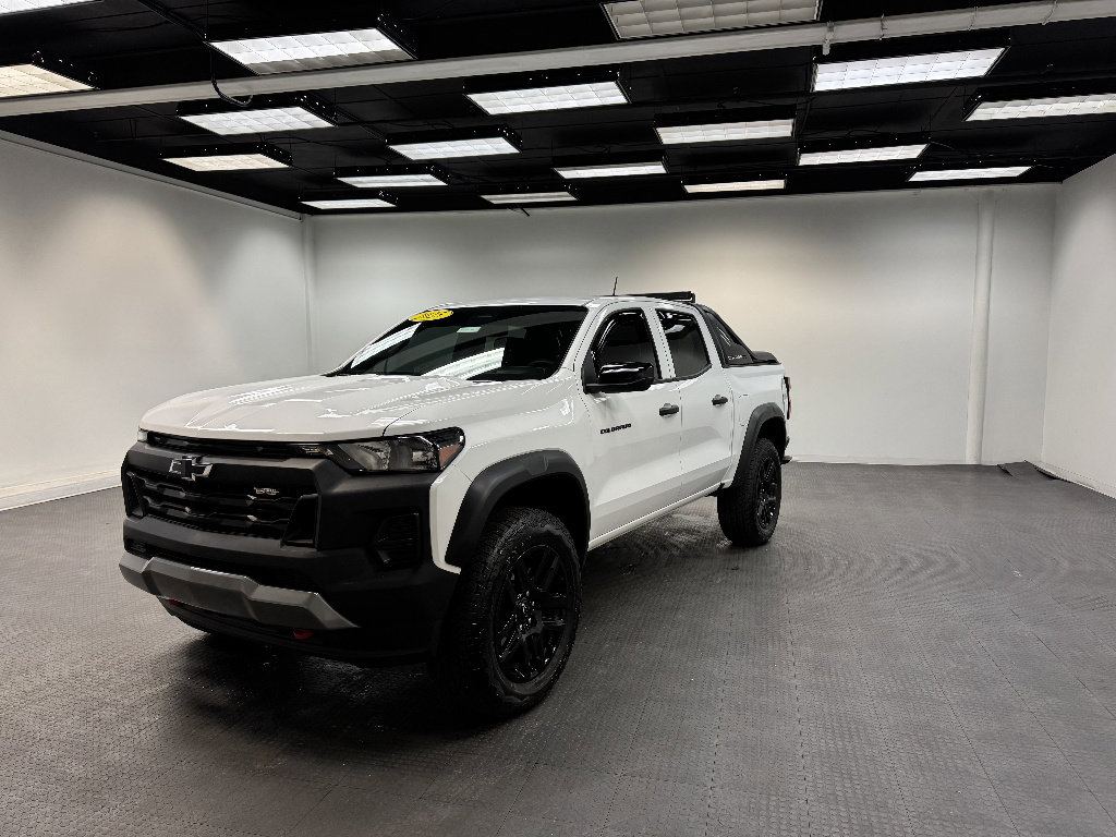 Used 2025 Chevrolet Colorado Trail Boss w/ Midnight Edition AWD/4WD image 1