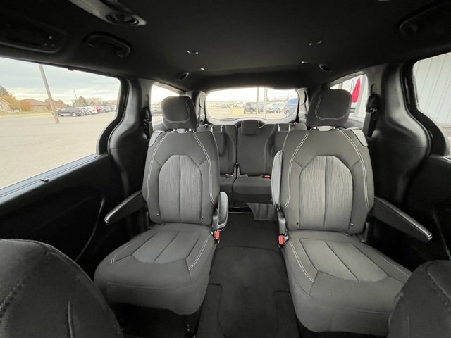 Used 2022 Chrysler Pacifica Touring image 29