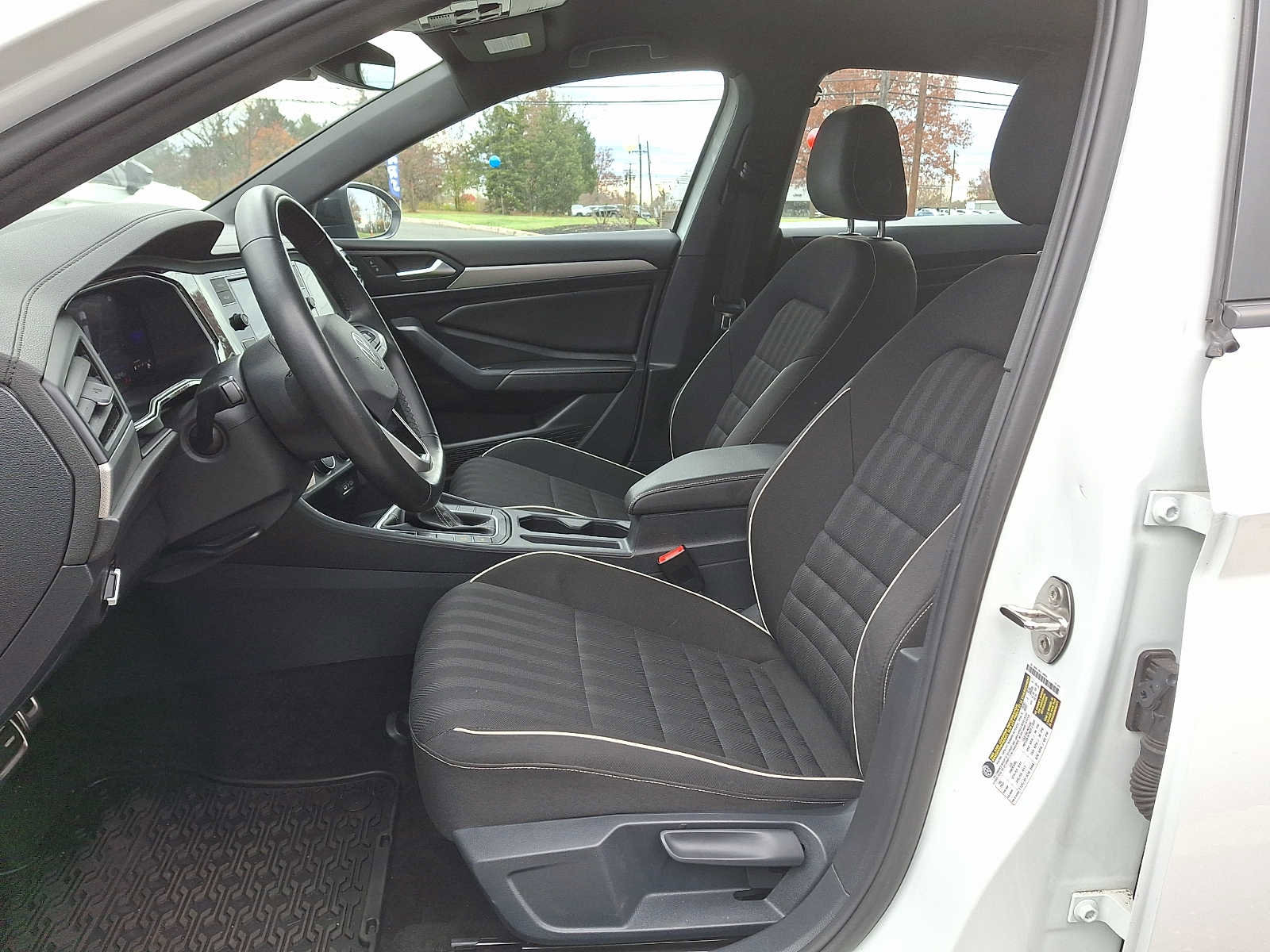 Used 2024 Volkswagen Jetta Sport image 10