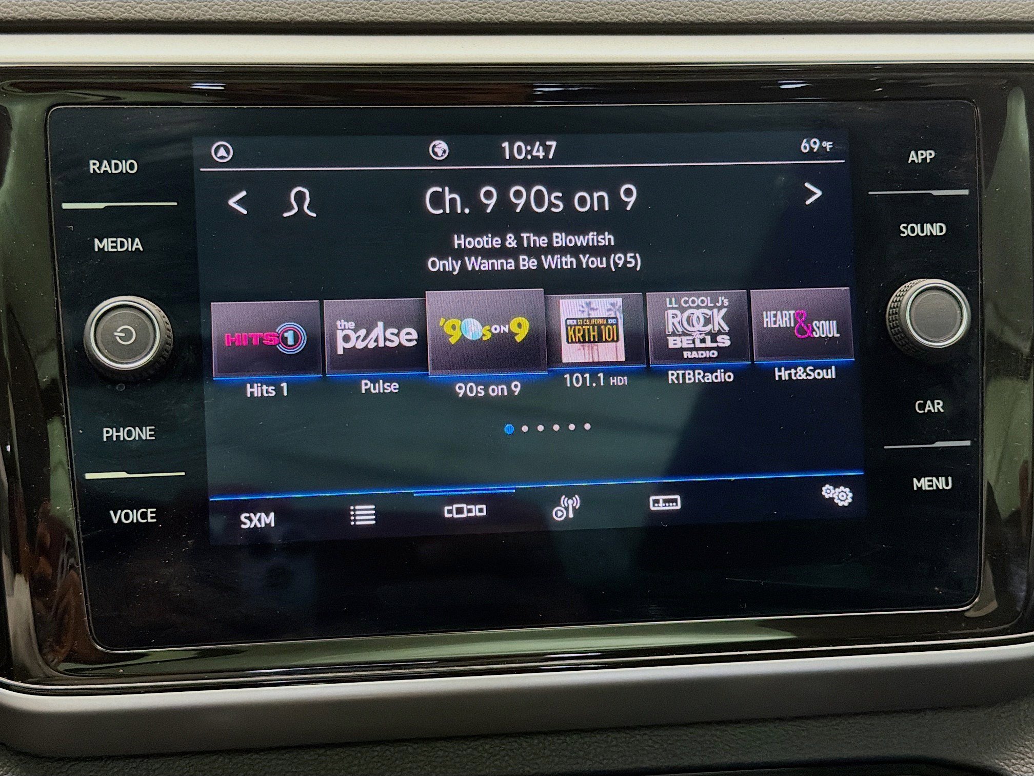 Used 2023 Volkswagen Atlas SE w/ Panoramic Sunroof Package FWD image 9