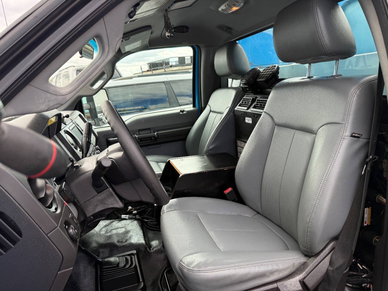 Used 2015 Ford F550 4x4 Regular Cab Super Duty image 40