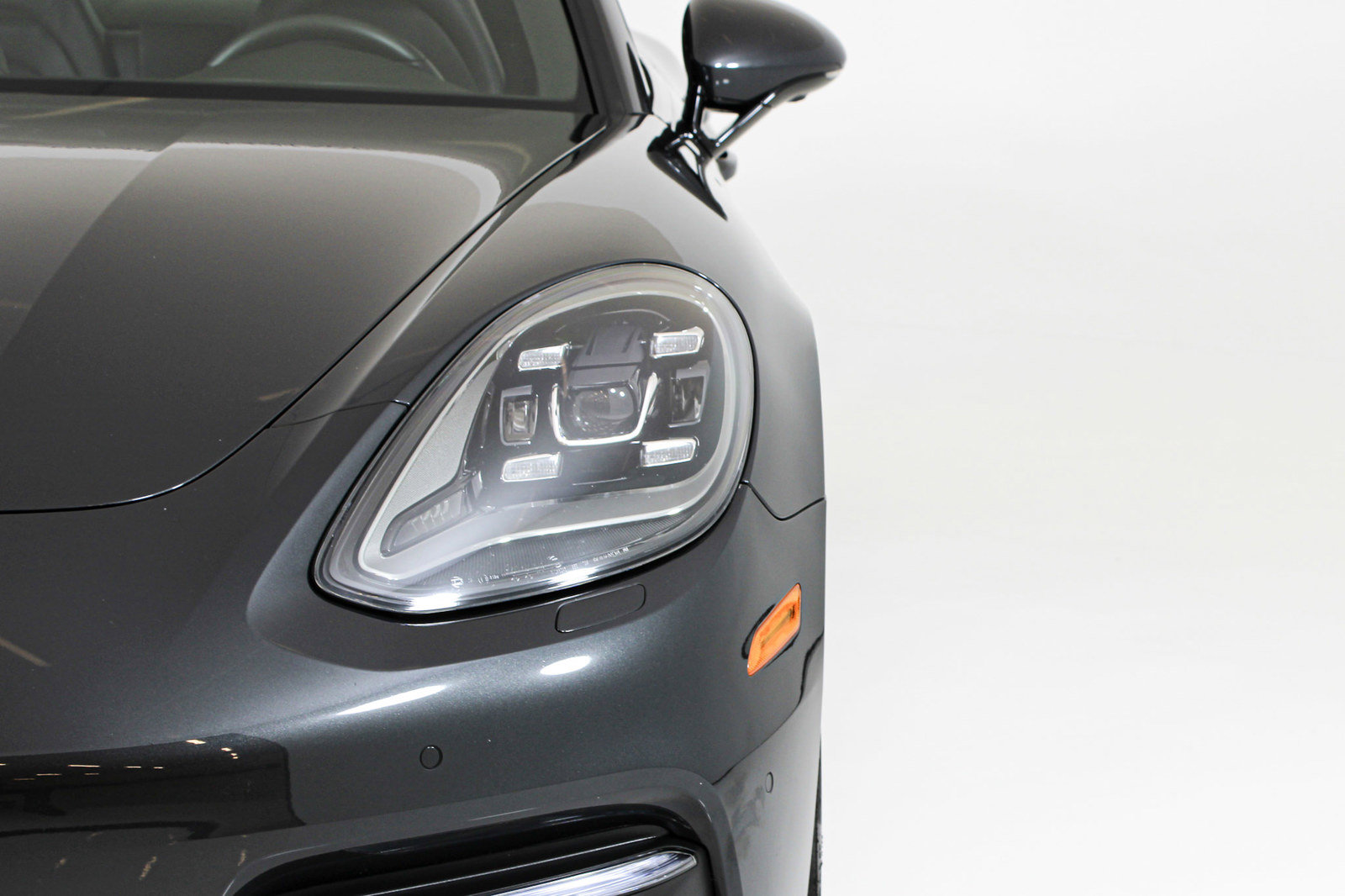 Used 2018 Porsche Panamera RWD image 9