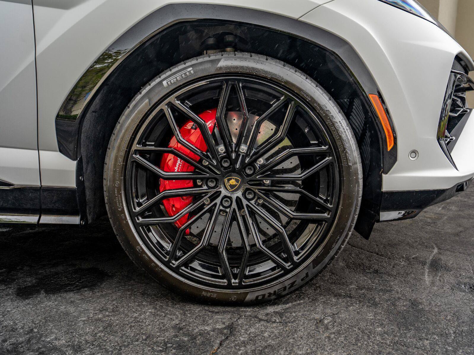 Used 2025 Lamborghini Urus SE AWD/4WD image 7
