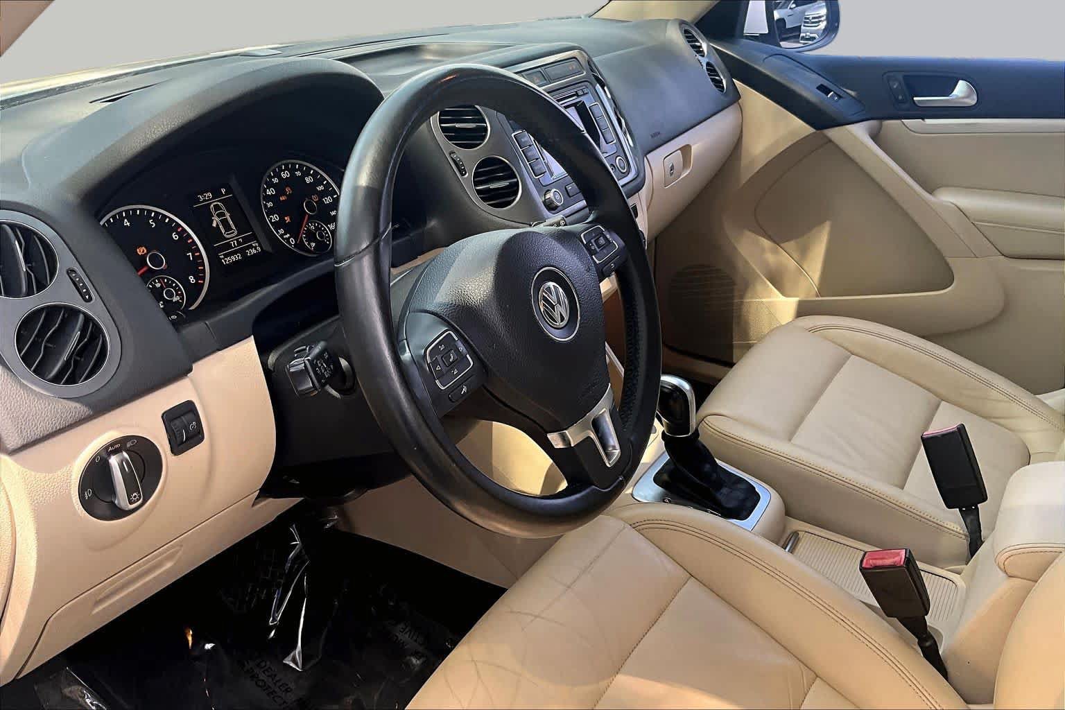 Used 2013 Volkswagen Tiguan SEL FWD image 17