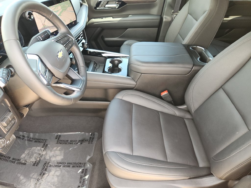 Used 2026 Chevrolet Suburban LT w/ Comfort Package RWD image 13
