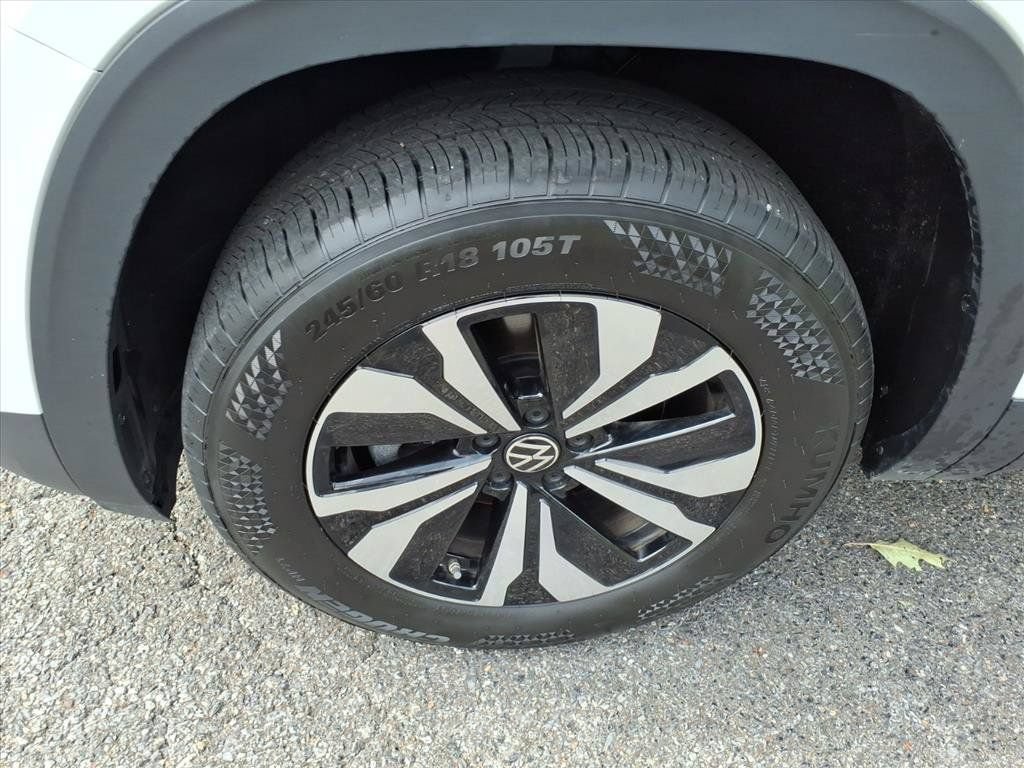 Used 2025 Volkswagen Atlas Cross Sport SE AWD/4WD image 10