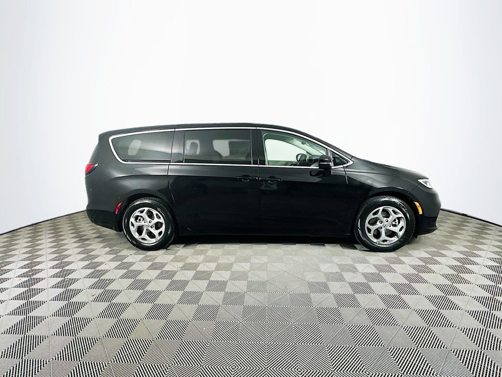 Certified 2024 Chrysler Pacifica Limited image 13