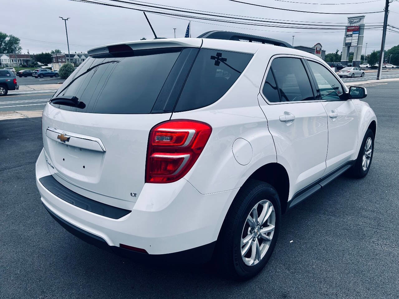 Used 2017 Chevrolet Equinox LT w/ Convenience Package image 6