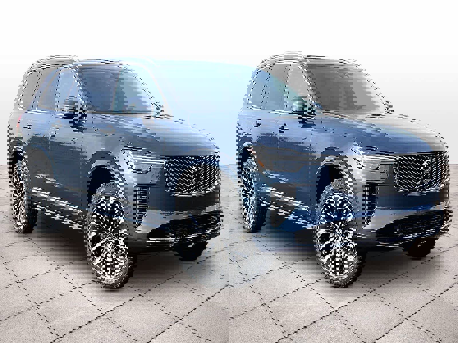 New 2026 Volvo XC90 B5 Plus w/ Protection Package image 2