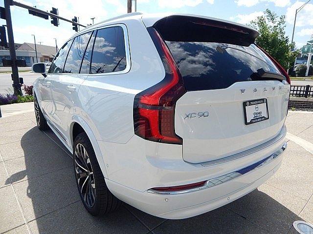 Certified 2025 Volvo XC90 T8 Plus w/ Protection Package Premier image 10