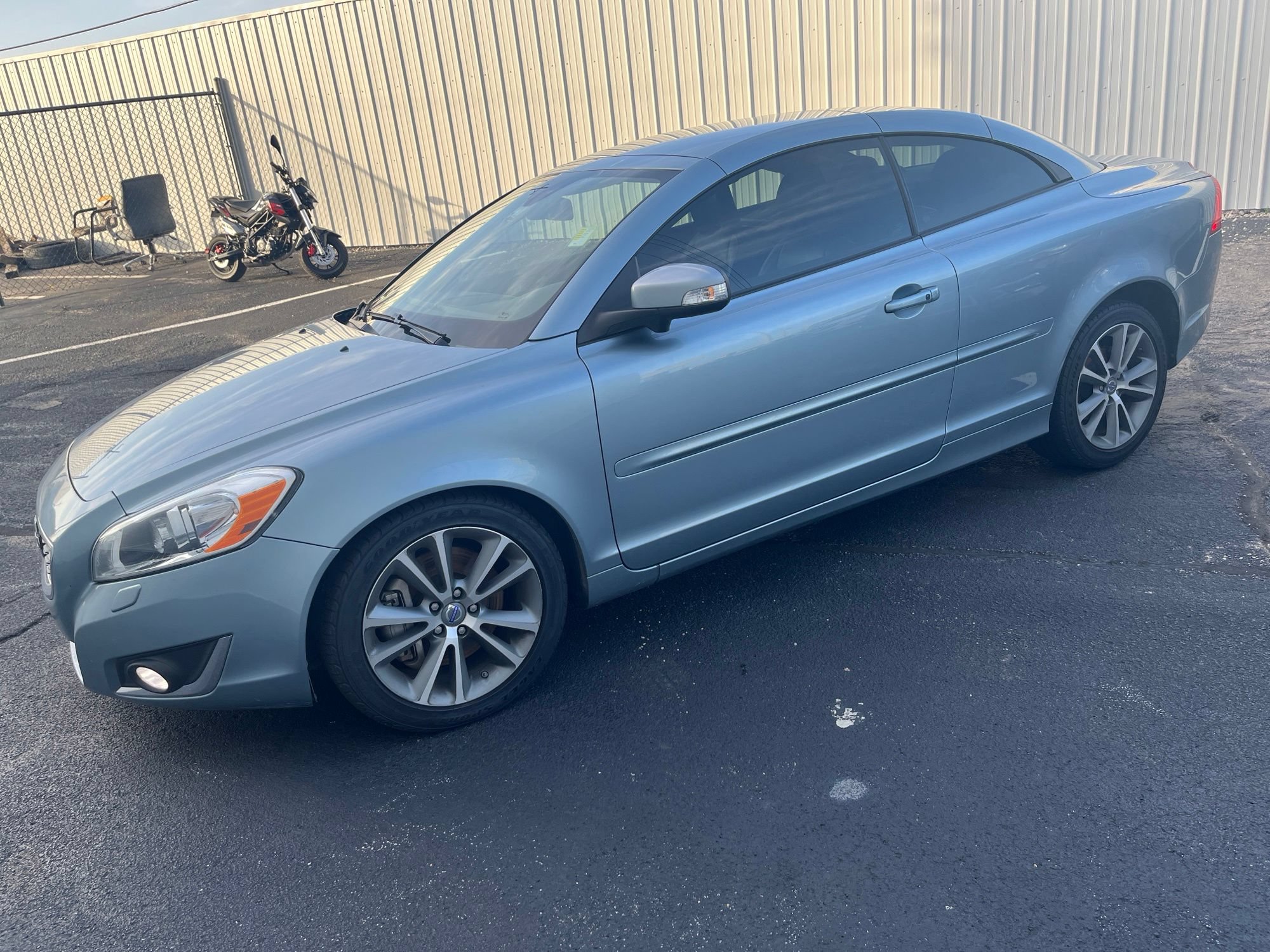 Used 2013 Volvo C70 T5 w/ Climate Pkg FWD image 1