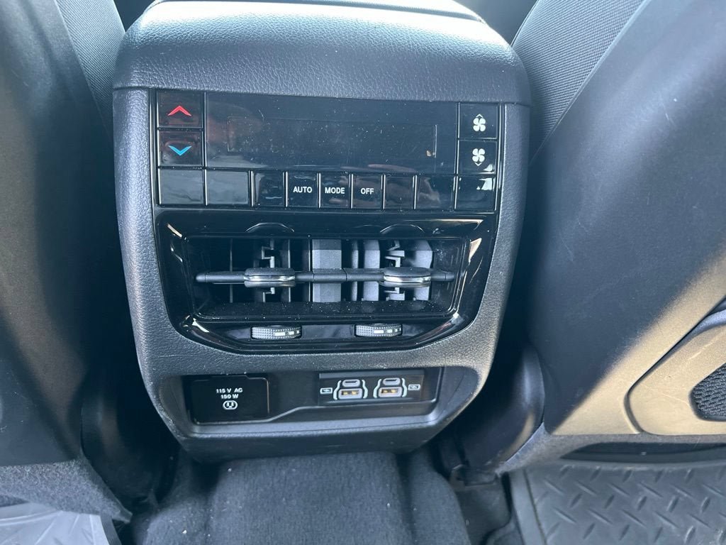 Used 2023 Jeep Grand Cherokee L Laredo AWD/4WD image 11