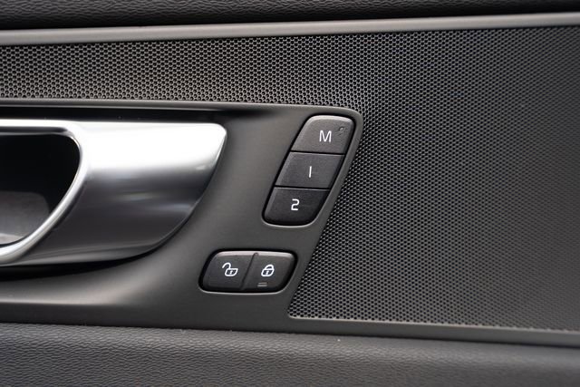 New 2026 Volvo XC60 B5 Plus w/ Protection Package Premier image 38