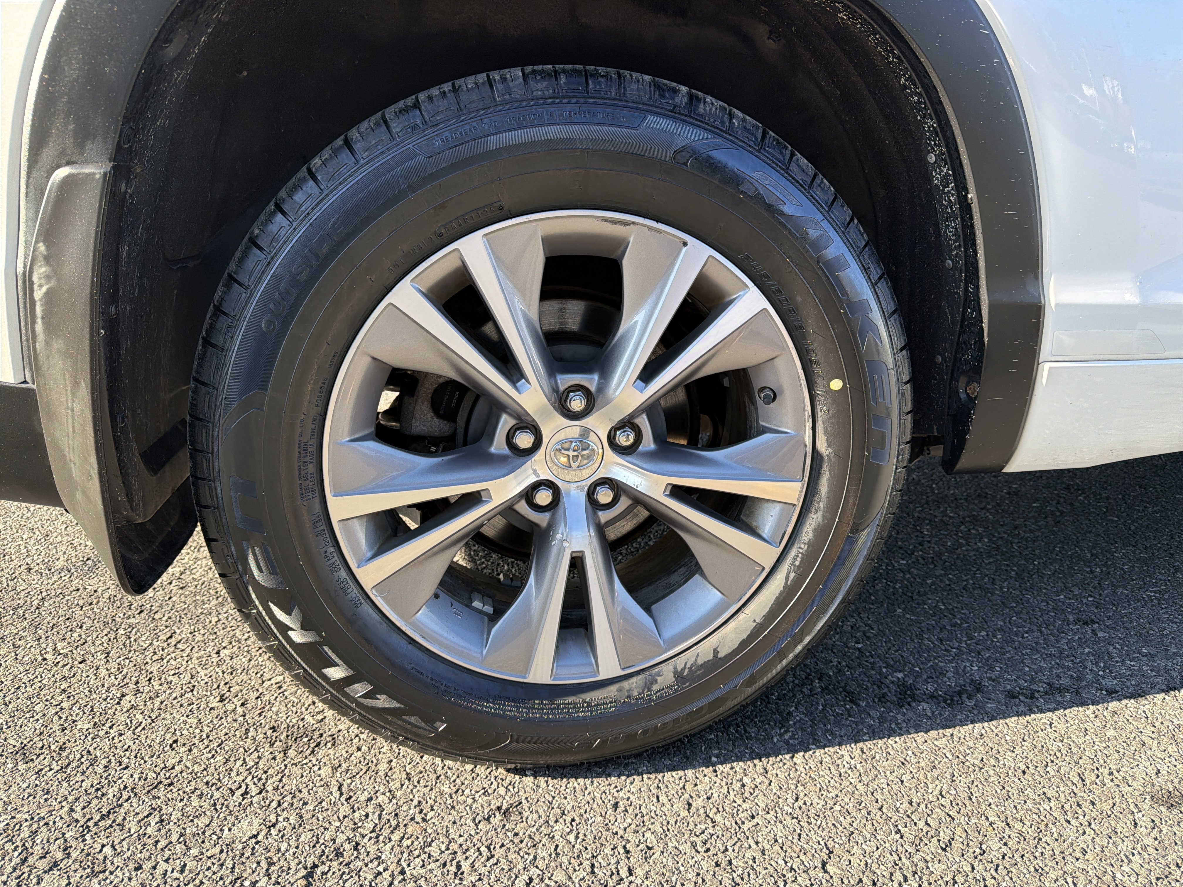 Used 2015 Toyota Highlander XLE image 34