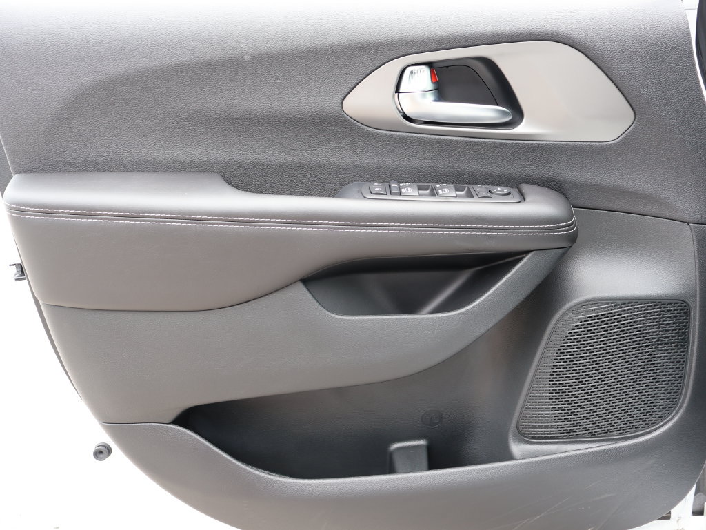 New 2027 Chrysler Pacifica LX FWD image 19