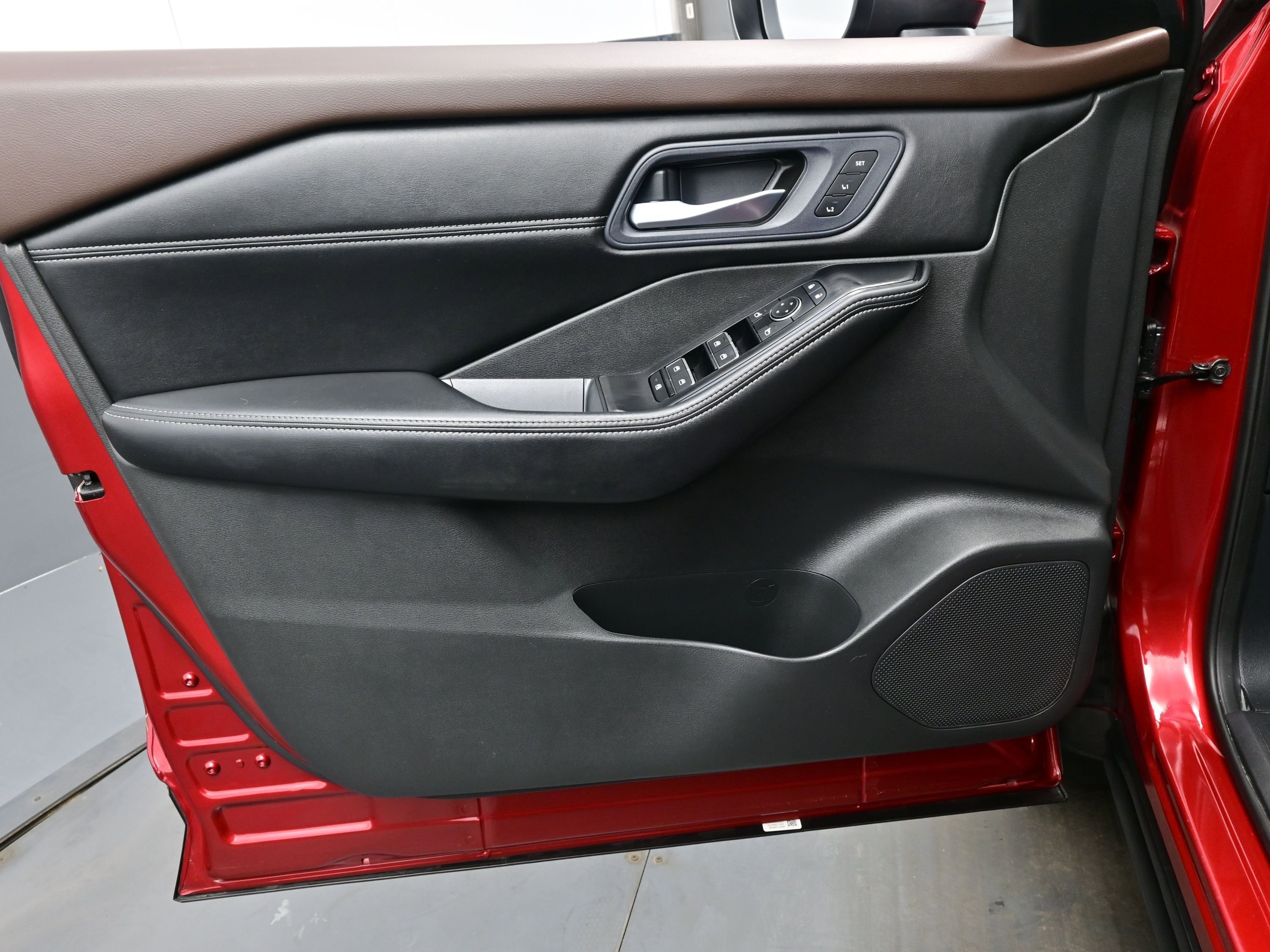 Used 2023 Nissan Rogue SL w/ SL Premium Package image 9