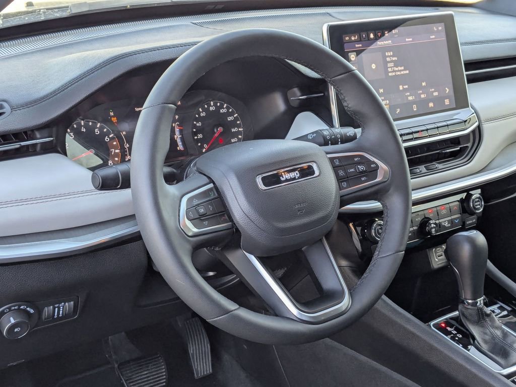 Used 2025 Jeep Compass Limited image 13