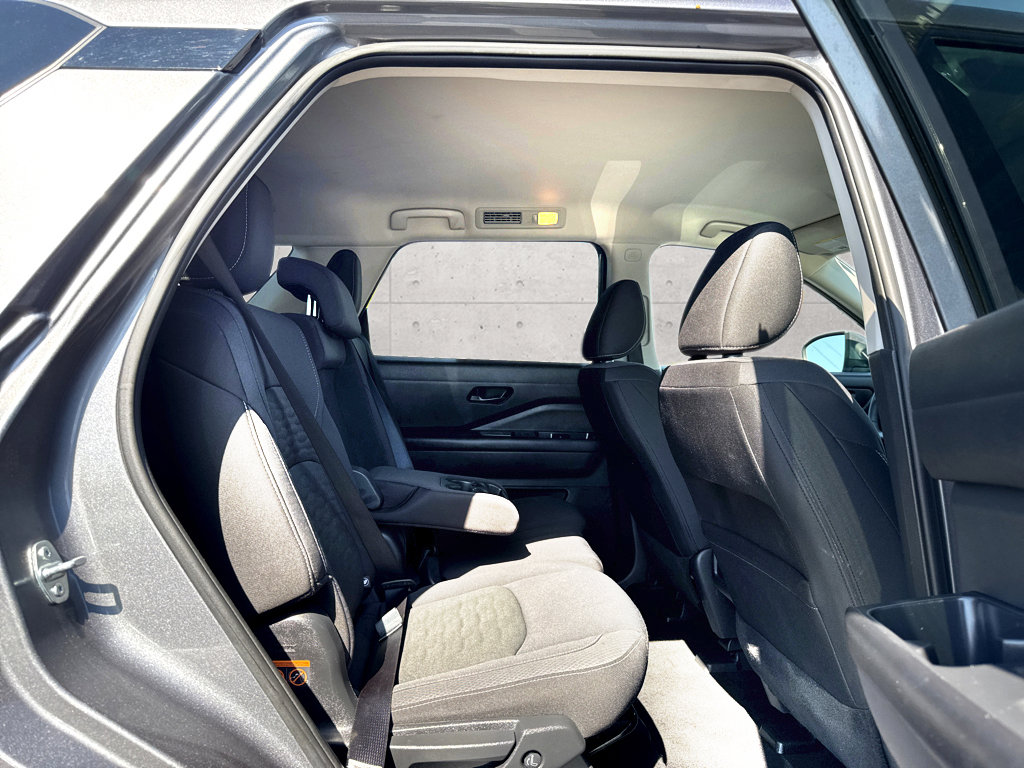 Used 2025 Nissan Pathfinder SV AWD/4WD image 8