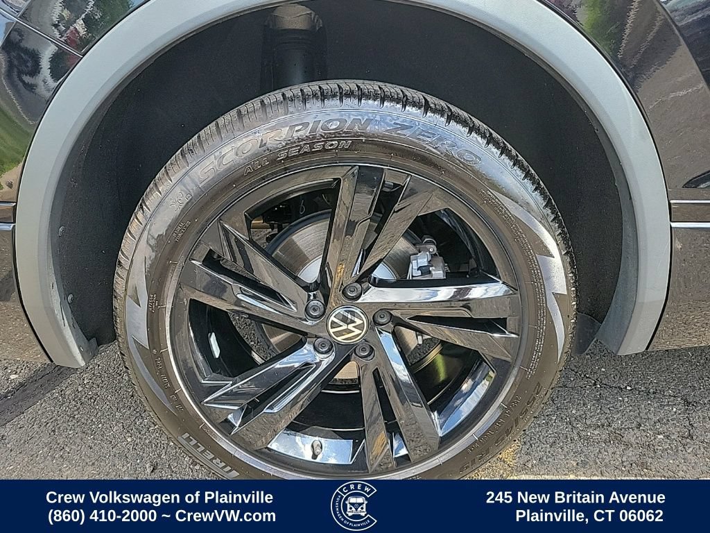 Certified 2024 Volkswagen Tiguan SE R-Line AWD/4WD image 19