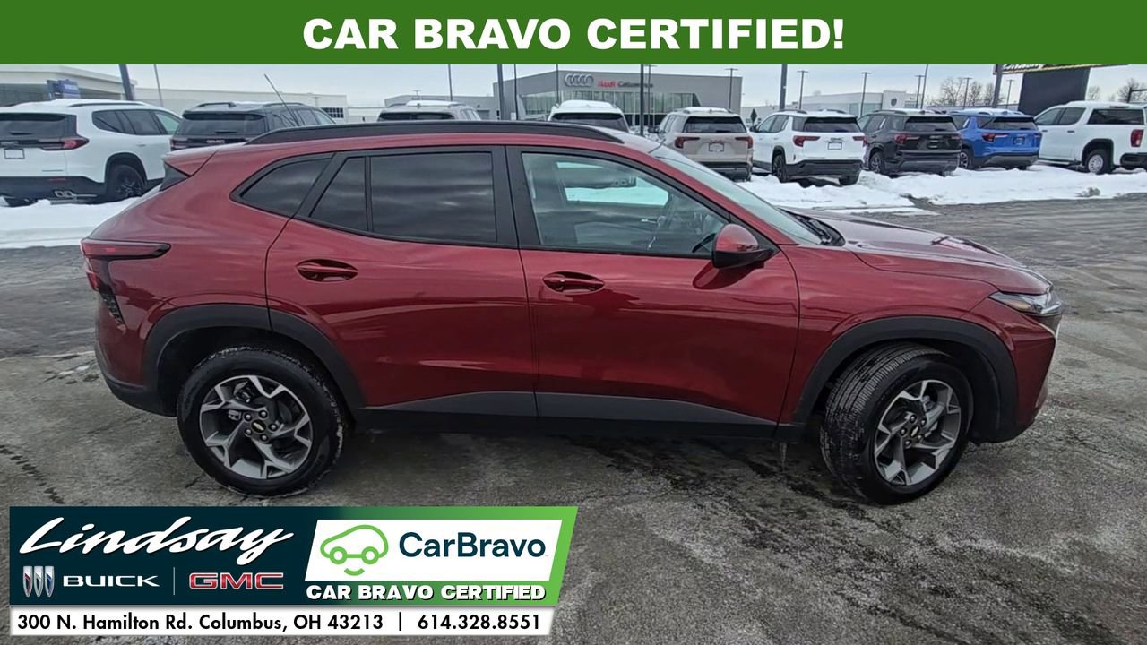 Used 2025 Chevrolet Trax LT w/ LT Convenience Package image 9