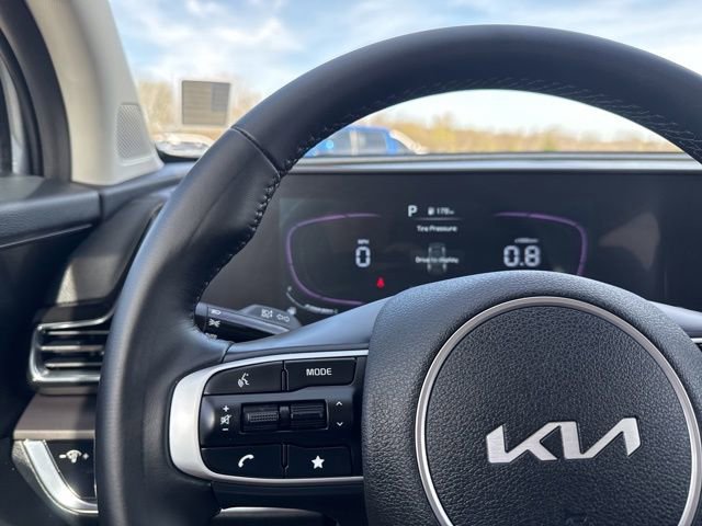 Used 2025 Kia Sportage EX image 12