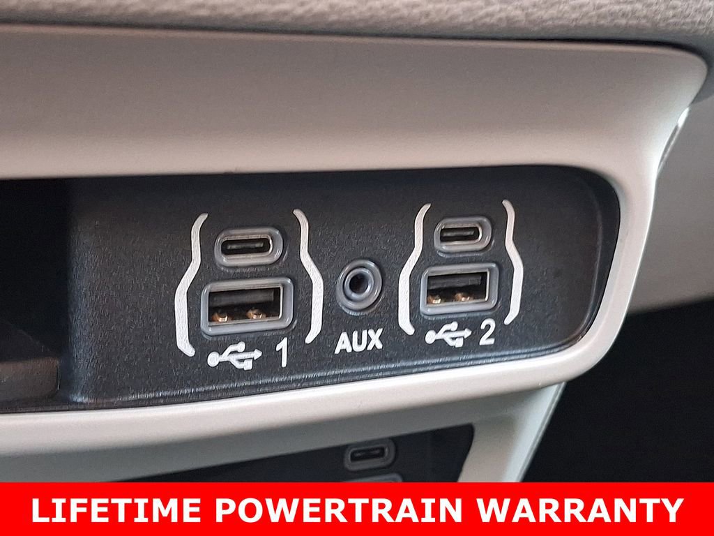 Used 2022 Chrysler Pacifica Touring-L w/ Uconnect Theater Family Group image 26