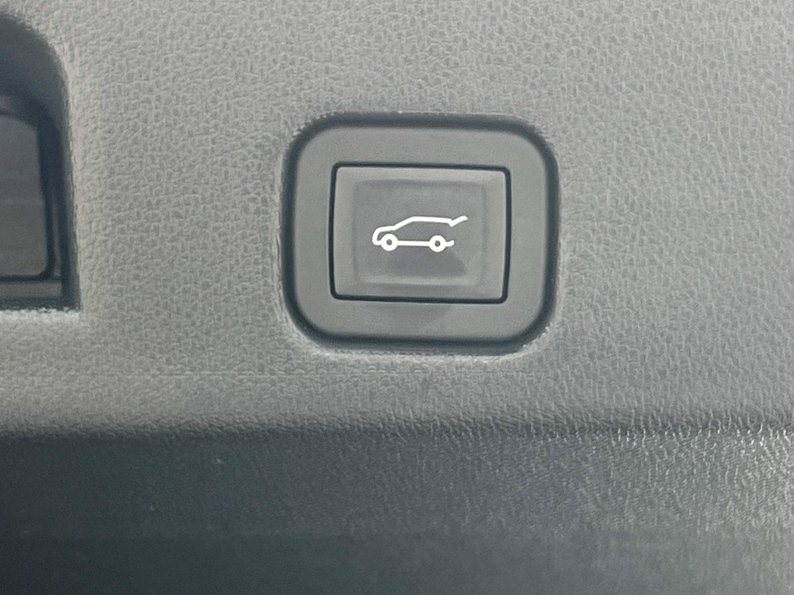 Used 2024 GMC Acadia AT4 w/ Luxury Package AWD/4WD image 16