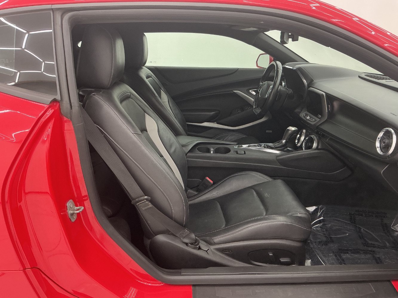 Used 2018 Chevrolet Camaro LT RWD image 15