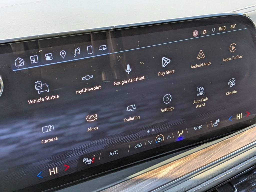 Used 2025 Chevrolet Suburban Z71 image 24