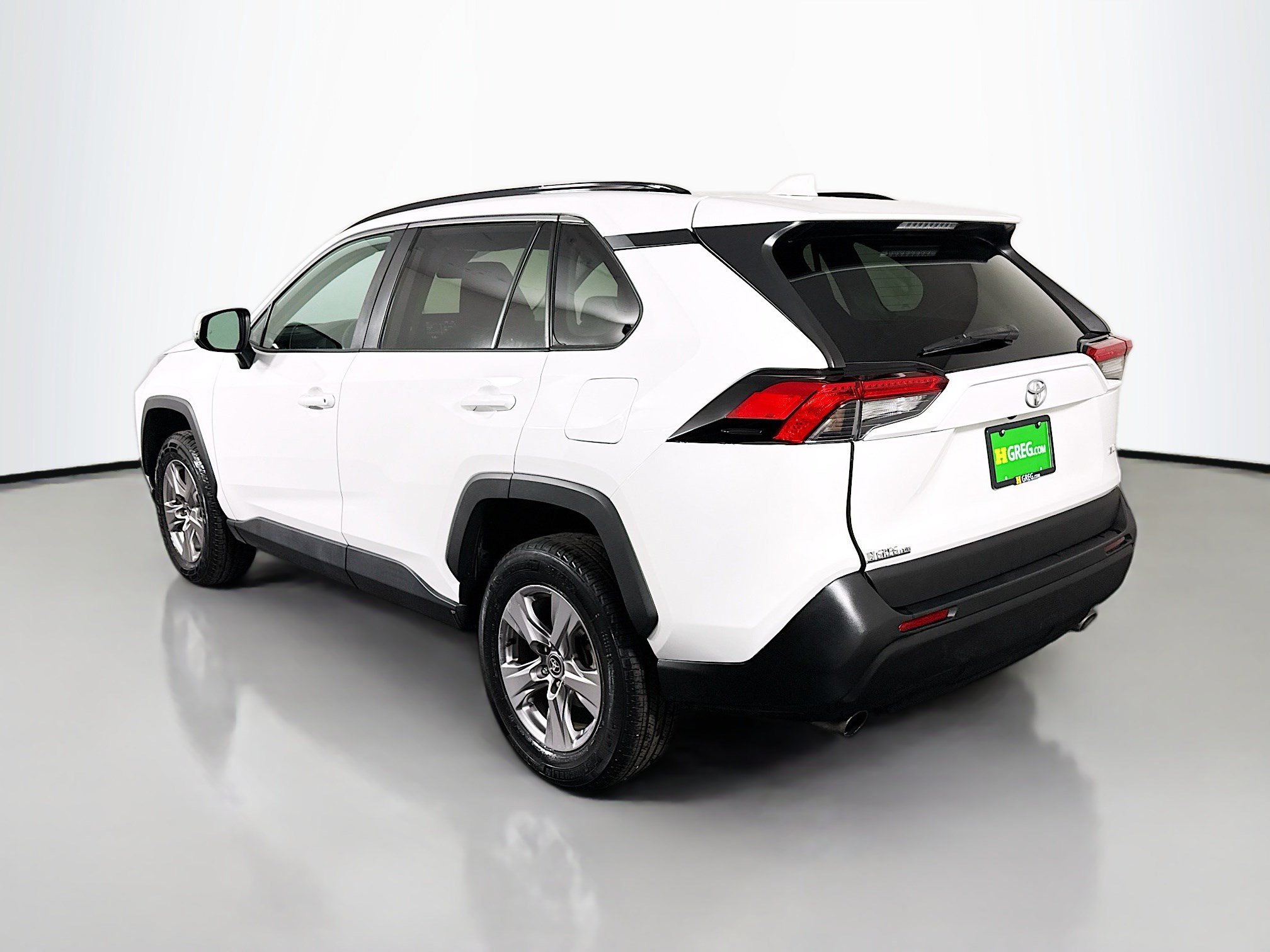 Used 2022 Toyota RAV4 XLE w/ Convenience Package FWD image 7