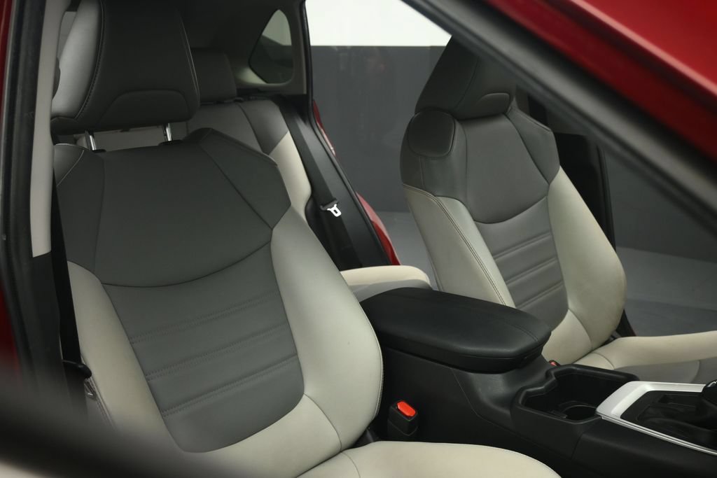 Used 2022 Toyota RAV4 XLE Premium FWD image 50