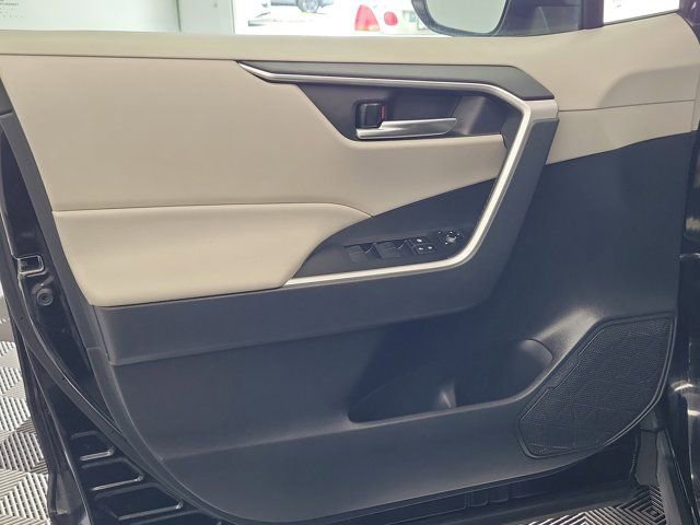 Used 2021 Toyota RAV4 XLE FWD image 18