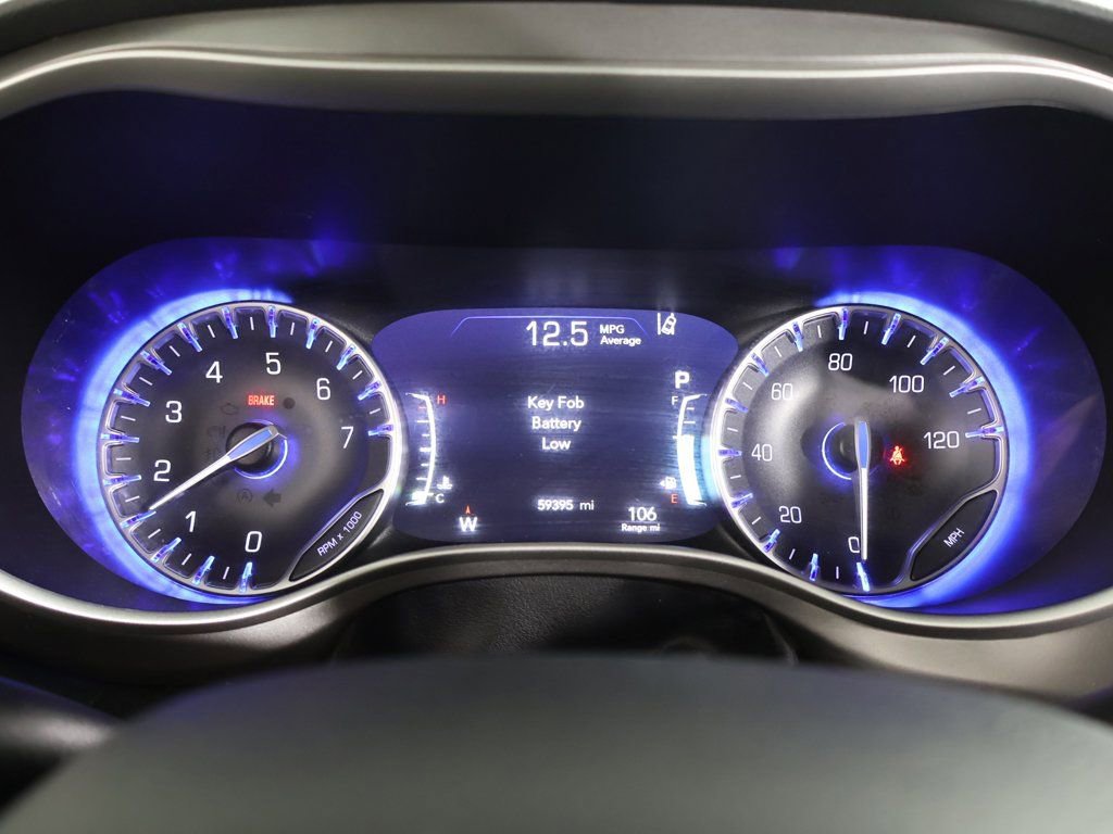 Used 2023 Chrysler Pacifica Touring-L image 41