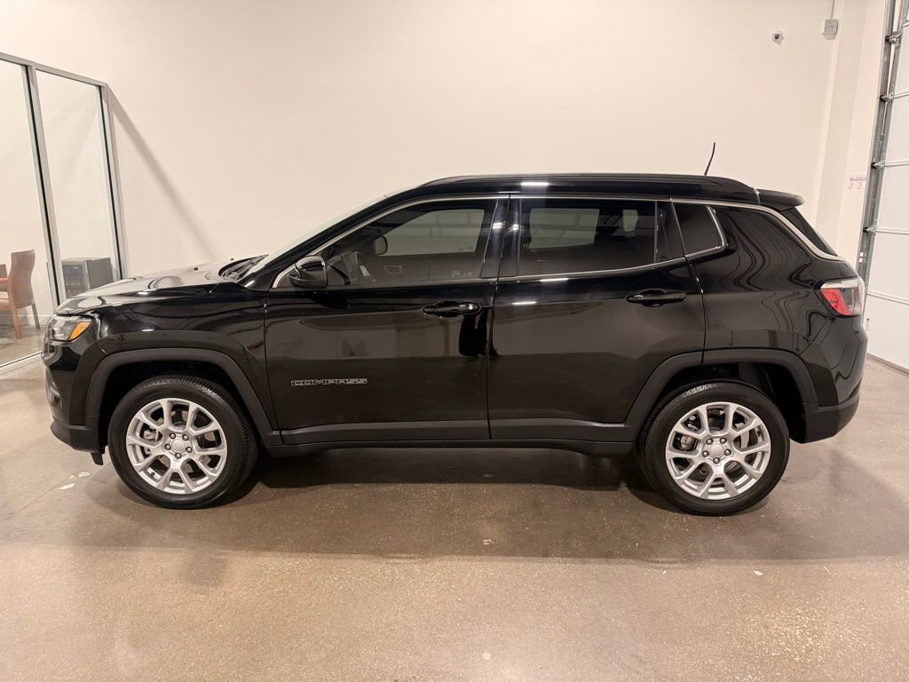 Used 2024 Jeep Compass Latitude image 8