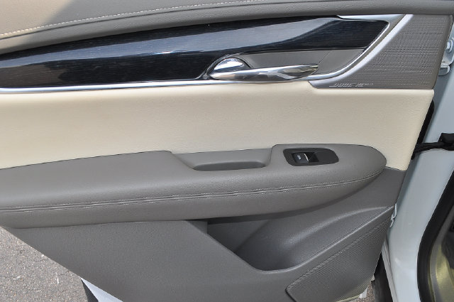 Used 2025 Cadillac XT6 Premium Luxury w/ LPO, Floor Liner Package AWD/4WD image 19