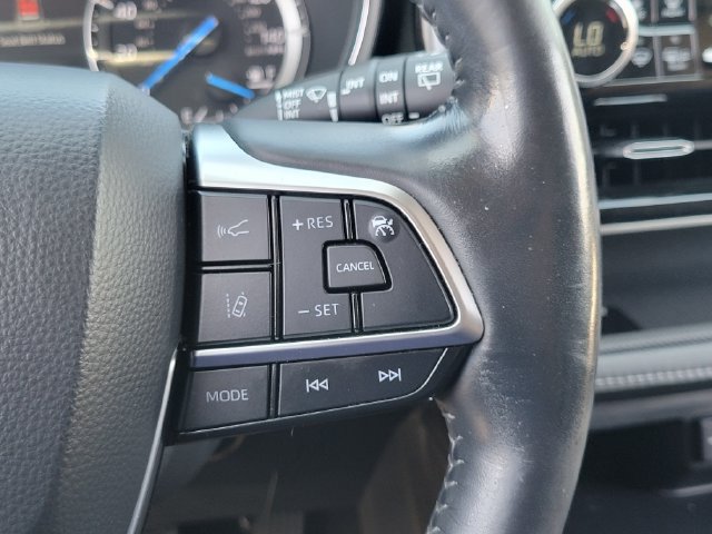 Used 2021 Toyota Highlander Limited FWD image 9