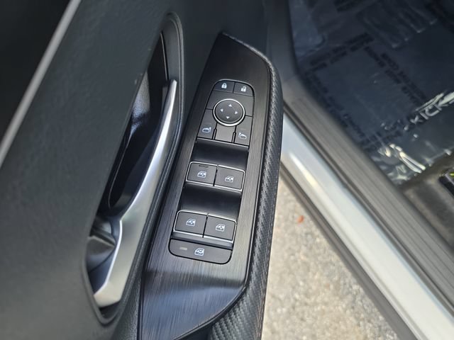 Used 2025 Nissan Kicks SR FWD image 16