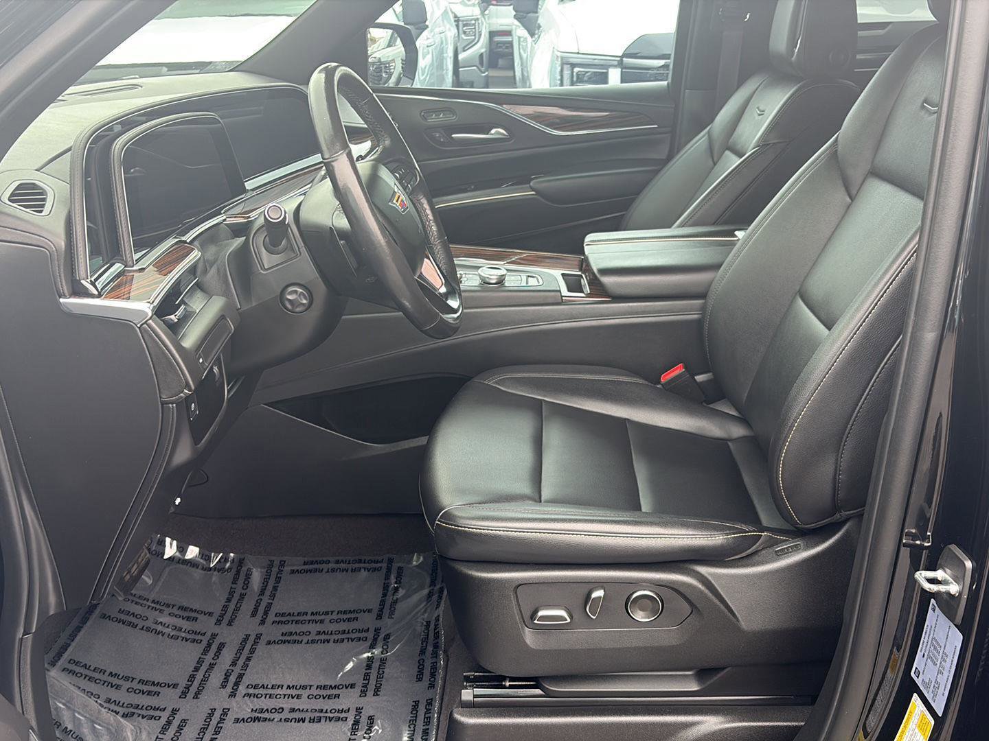 Used 2024 Cadillac Escalade ESV Luxury RWD image 13
