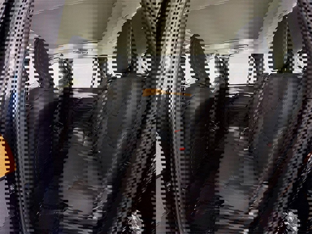 Certified 2025 Volvo XC90 B6 Plus image 25