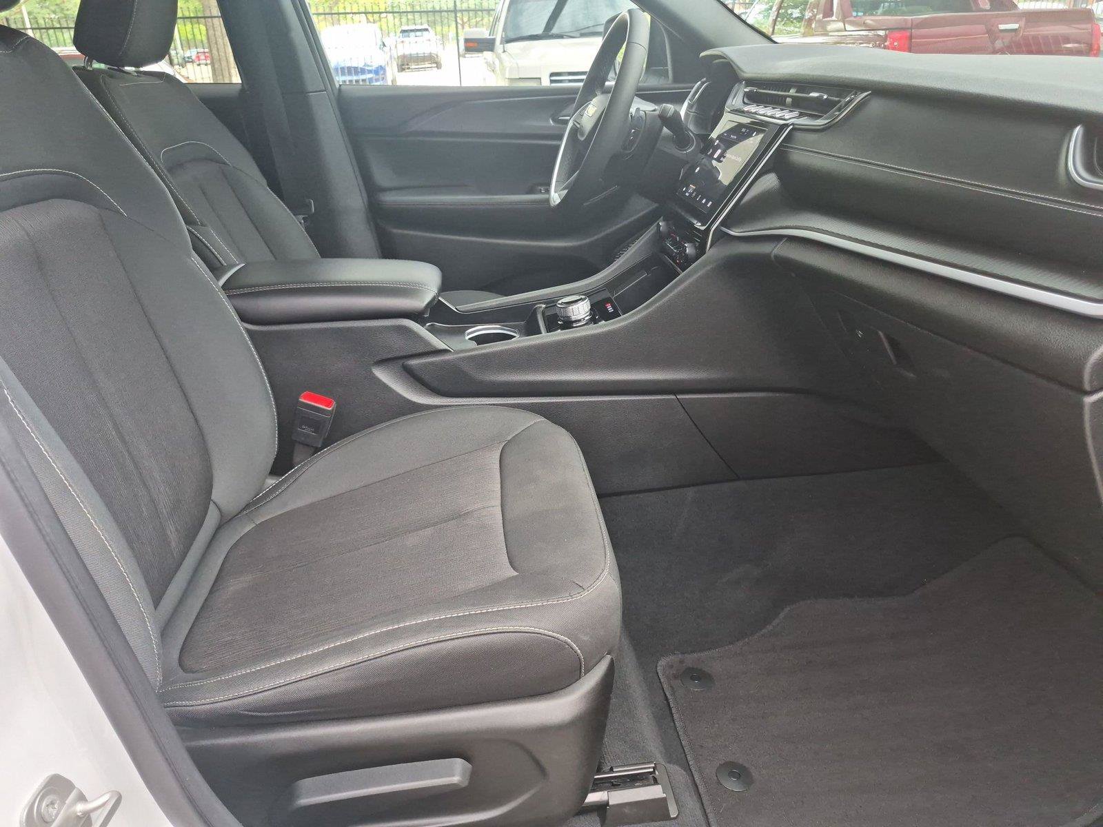 Used 2024 Jeep Grand Cherokee Laredo X RWD image 25