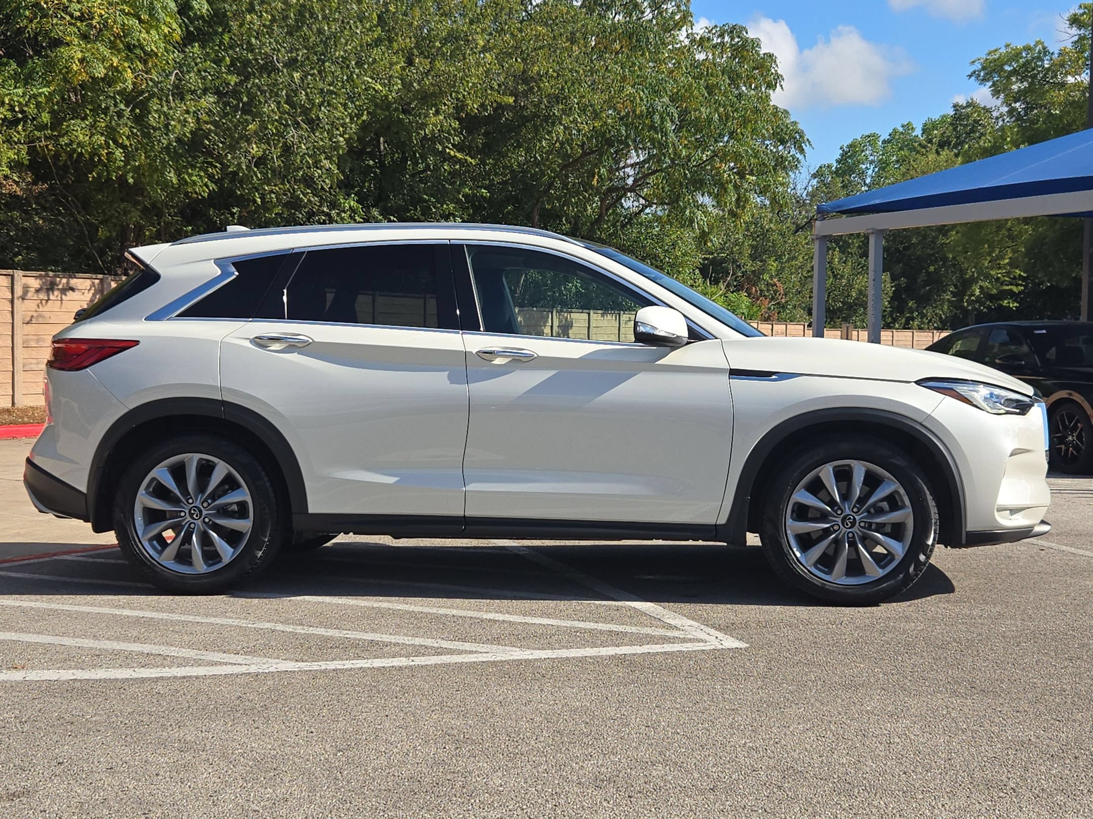 Used 2021 INFINITI QX50 Luxe AWD/4WD image 2