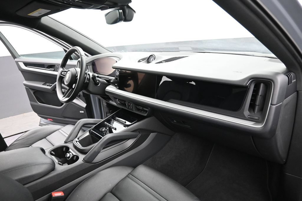 Used 2024 Porsche Cayenne Coupe AWD/4WD image 27