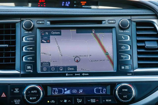 Used 2019 Toyota Highlander Limited image 14